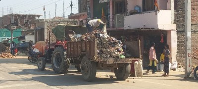 आश्वासनपछि फोहर सङ्कलनमा कर्मचारी